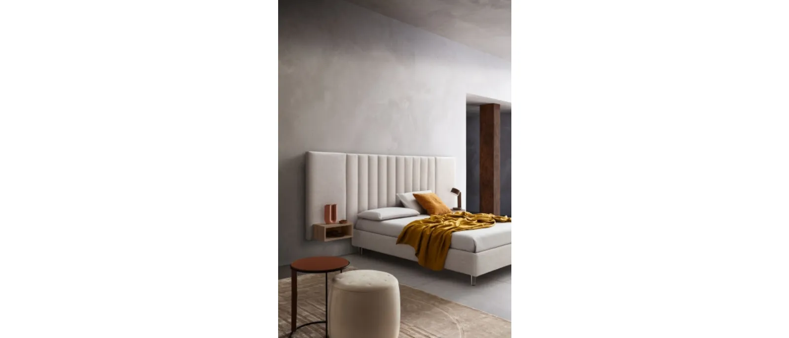 Letto Tile in tessuto imbottito di Le Comfort