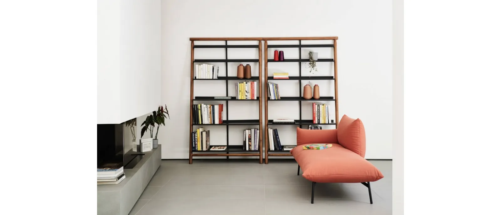 Libreria Suite in legno con ripiani in metallo di Midj